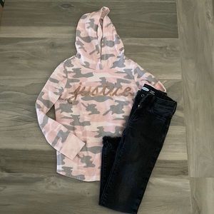 Light weight sweatshirt and jeans